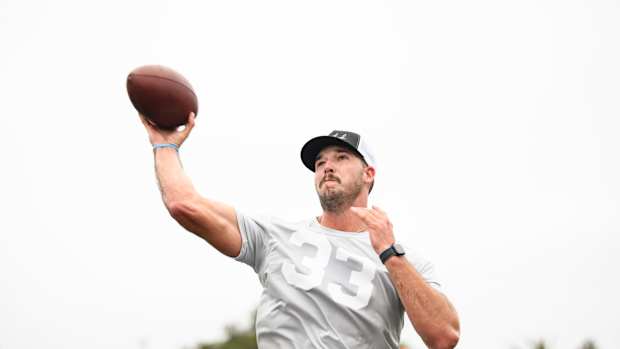 QB-ZACH-SMITH-HUB